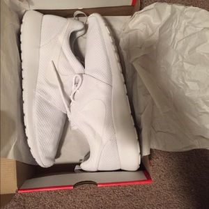 Nike Roshe One Shoes